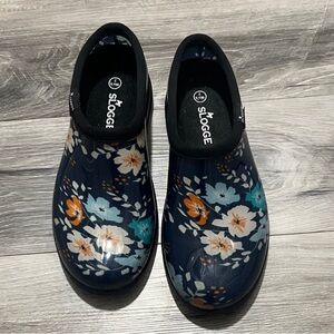 Sloggers Floral Women’s Clogs/Rain or Garden Shoe- Navy and Orange Size 7